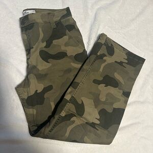 Hollister Camo High-rise utility dad pants